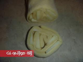  طريقة عمل بني بالتفاح على شكل شنيك بالخطوات المصورة