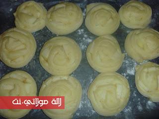  طريقة عمل بني بالتفاح على شكل شنيك بالخطوات المصورة