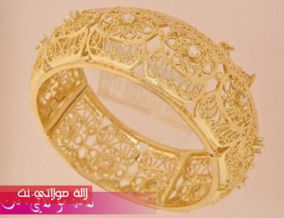 تشكيلة من الحلي الذهبية للنساء 11