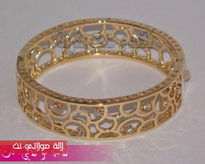 تشكيلة من الحلي الذهبية للنساء 2