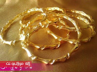 تشكيلة من الحلي الذهبية للنساء 3
