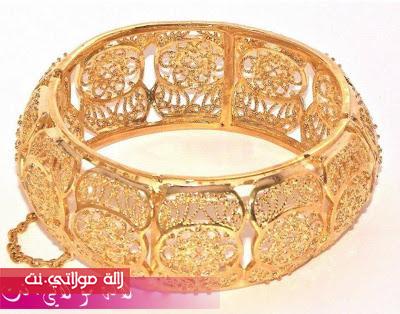 تشكيلة من الحلي الذهبية للنساء 4