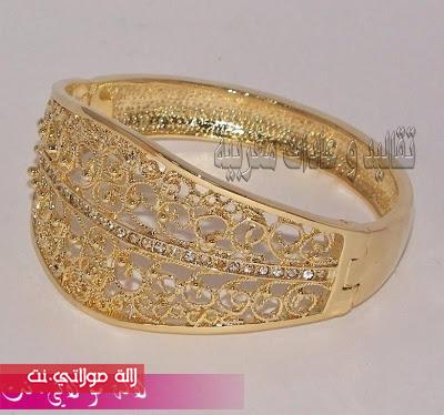 تشكيلة من الحلي الذهبية للنساء 7