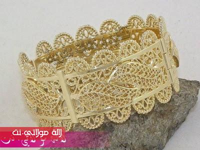 تشكيلة من الحلي الذهبية للنساء 8