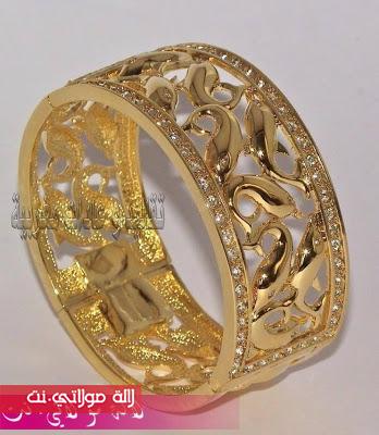 تشكيلة من الحلي الذهبية للنساء 9