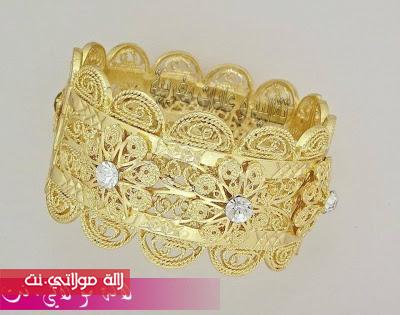 تشكيلة من الحلي الذهبية للنساء
