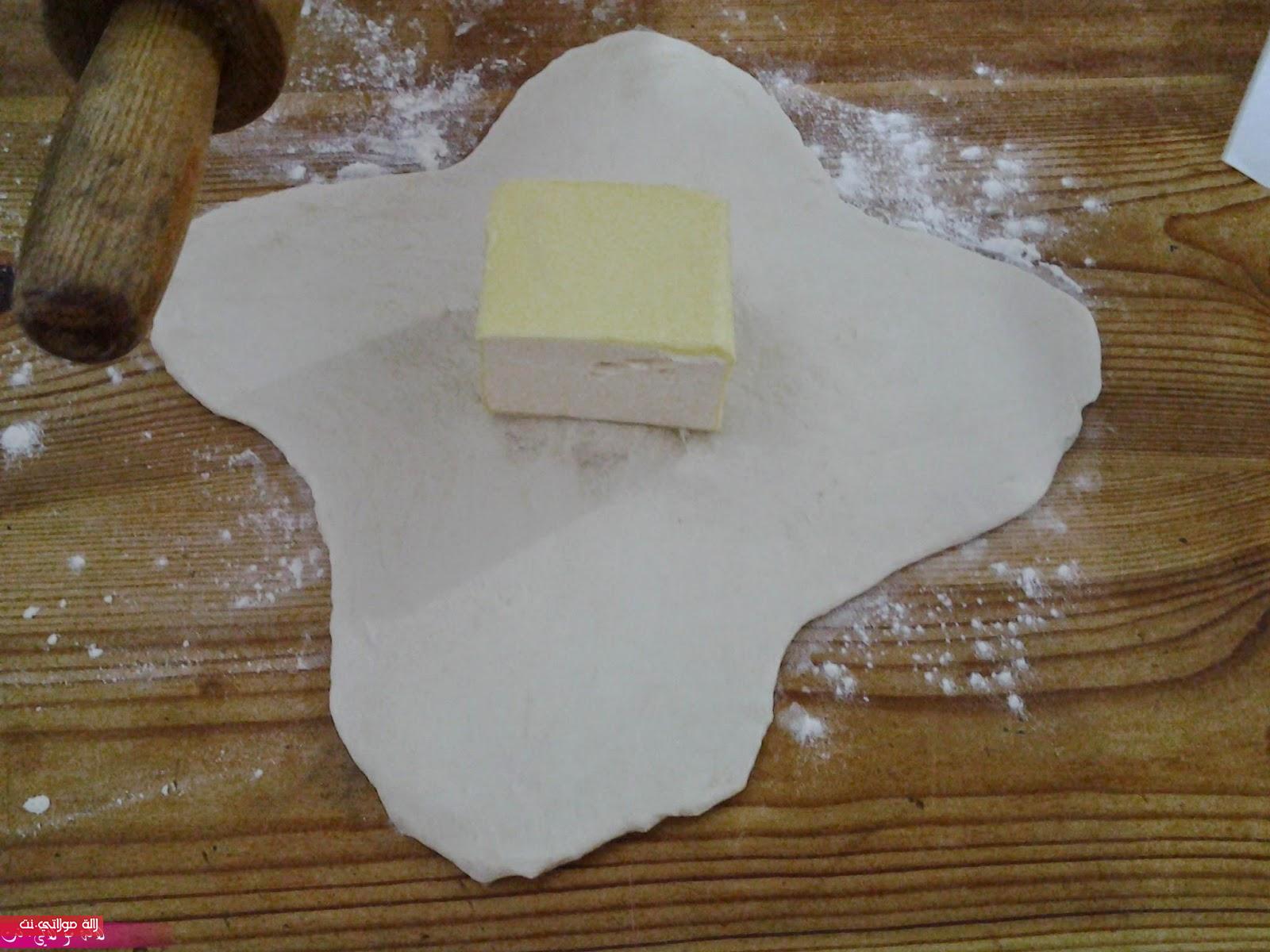 طريقة تحضير كومير بالعجينة المورقة ومعمر بدجاج رائع بالصور