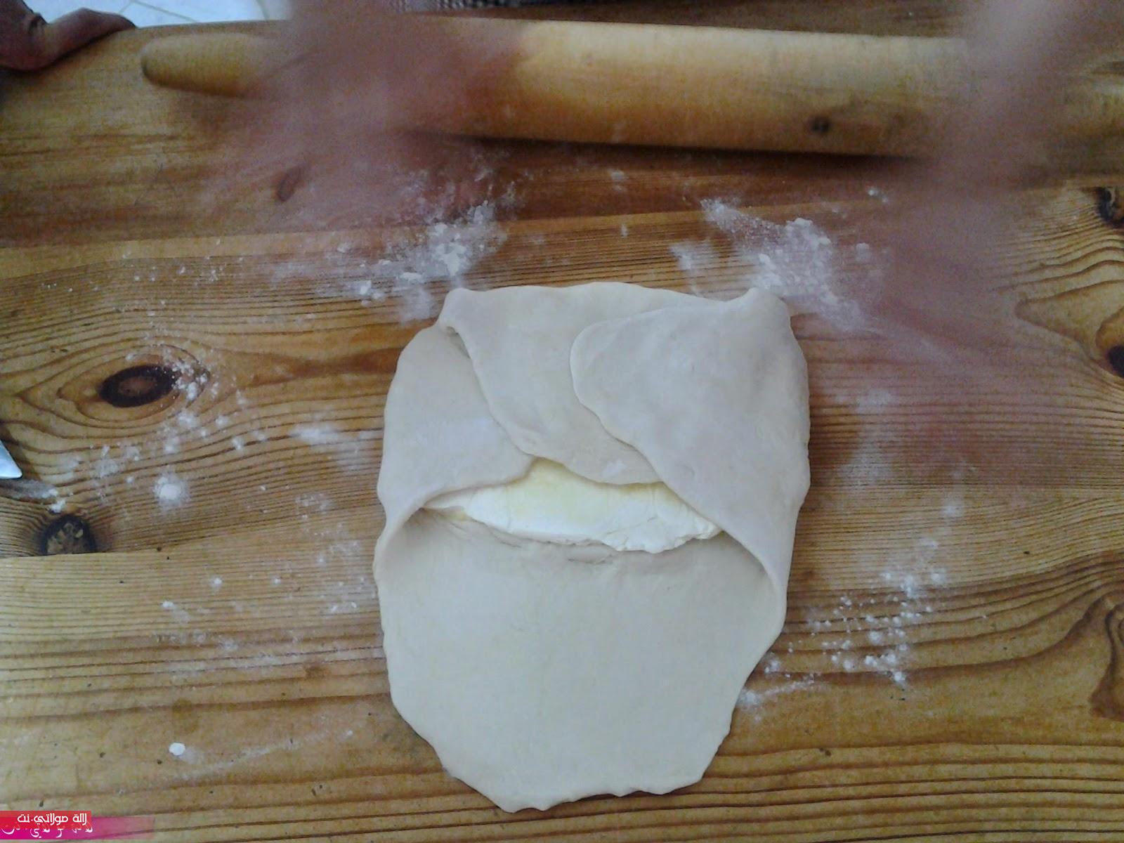 طريقة تحضير كومير بالعجينة المورقة ومعمر بدجاج رائع بالصور