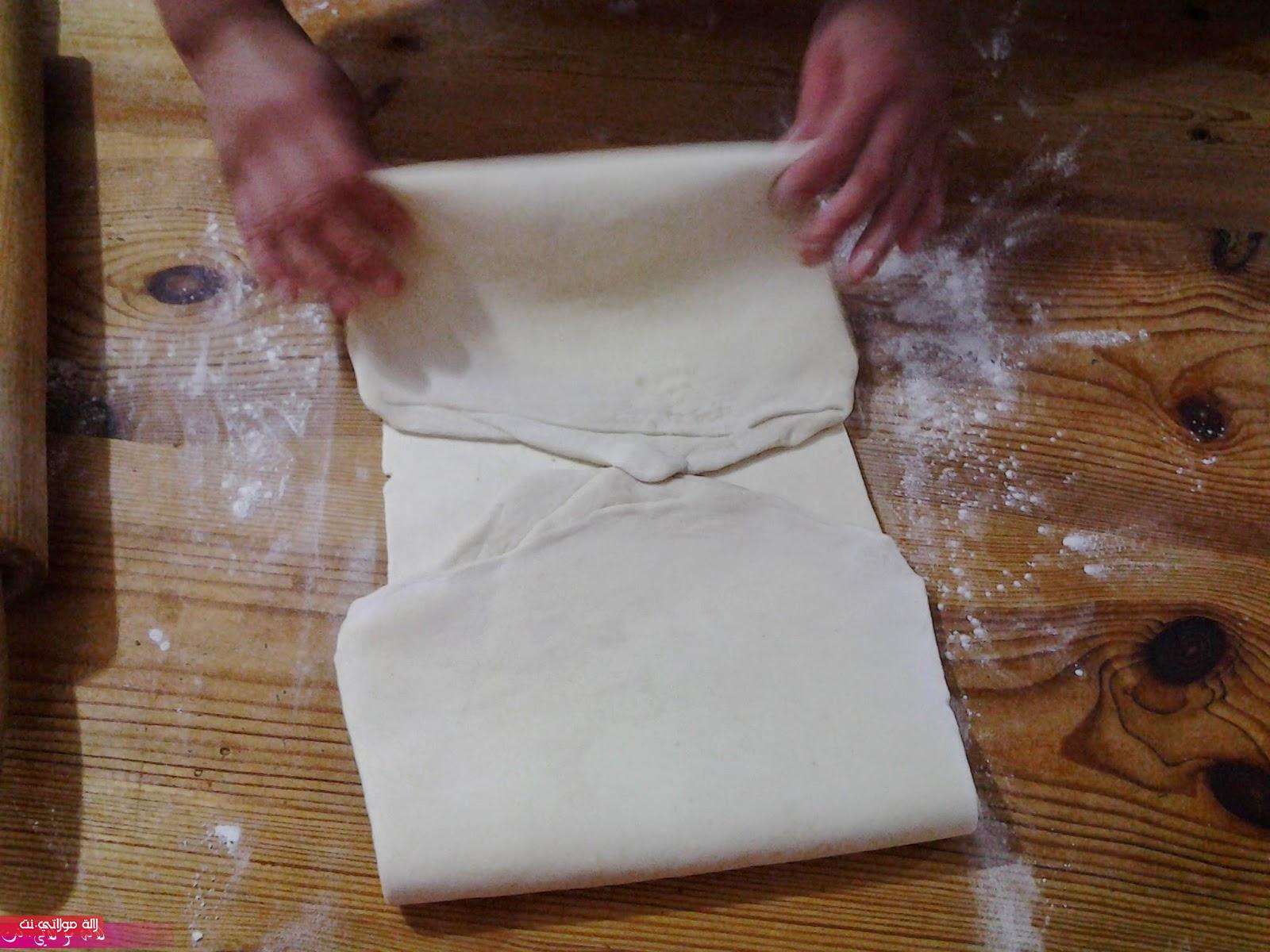 طريقة تحضير كومير بالعجينة المورقة ومعمر بدجاج رائع بالصور