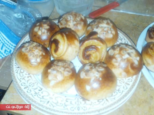 شنيك سينابون بصلصة اللمون الحامض c8tviqb7tib6qprbgmc.