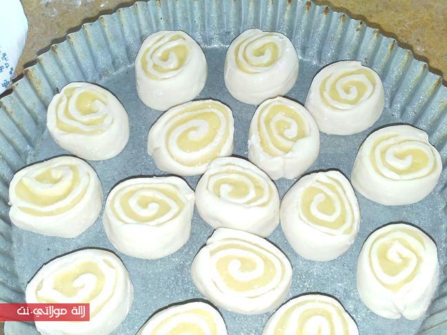 شنيك سينابون بصلصة اللمون الحامض clz1imd6xe06d2edoxd1