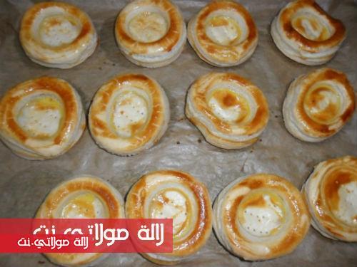 مجموعة مملحات جميلة ولذيذة بالعجينة المورقة مجموعة مملحات جميلة ولذيذة بالعجينة المورقة