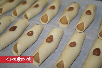 أصابع اللوز