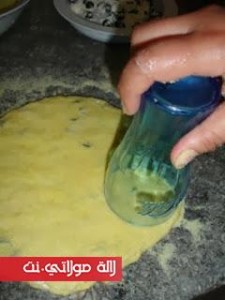 حريشات-بالجبن-والزيتون-الأسود-لذاذ-بالصور4