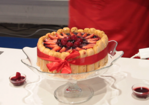 الحلويات المقدمة من طرف كل متسابقة للجنة التحكيم