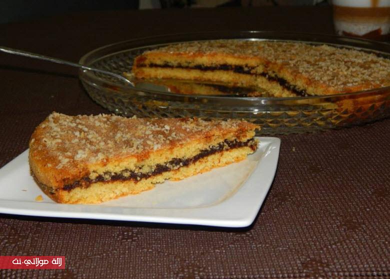 بسبوسة معمرة بالتمر سهلة ولذيذة بالصور