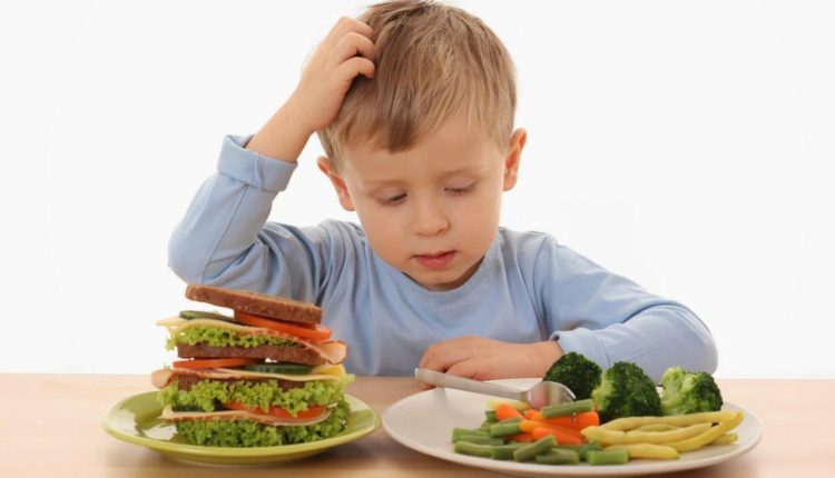 اتبعي هذه النصائح لتغذية متوازنة عند طفلك