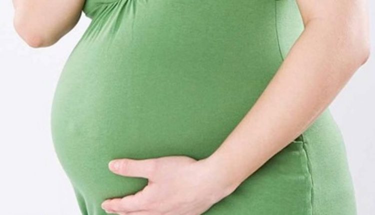كيف تتعامل المرأة الحامل مع الصيام