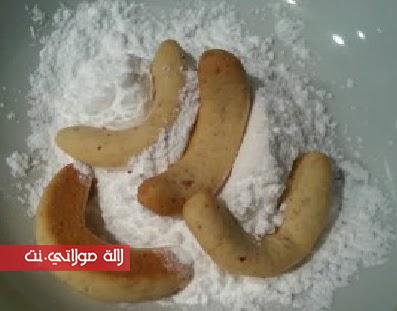 طريقة تحضير حلوة الهلال سهلة واقتصادية بالصور