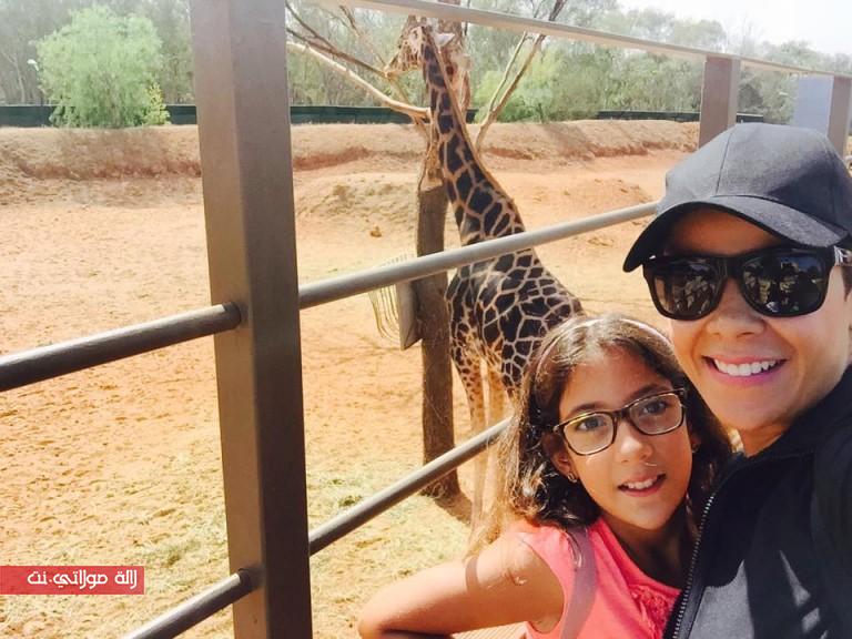 بالصور..ليلى الحديوي رفقة عائلتها في حديقة الحيوانات بالرباط