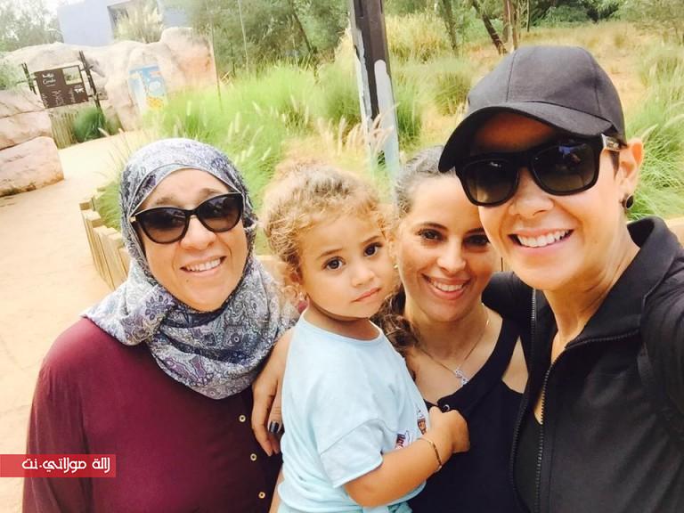 بالصور..ليلى الحديوي رفقة عائلتها في حديقة الحيوانات بالرباط