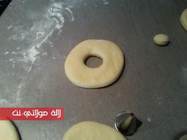 طريقة سهلة لتحضير الدونات  بالصور