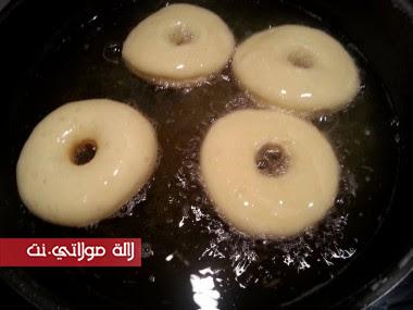 طريقة سهلة لتحضير الدونات  بالصور