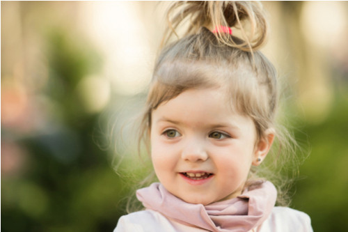 تسريحات شعر مرفوعة - شعر مرفوع مربوط بتوكة