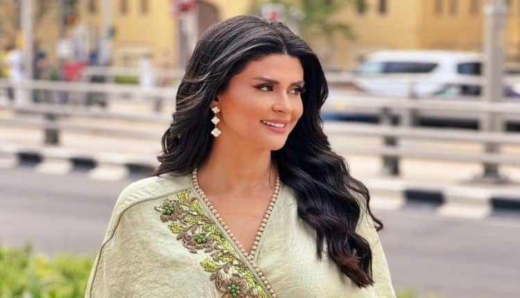 الفنانة سلمى رشيد تخطف الأنظار بفستان أبرز رشاقتها في أحدث ظهور لها